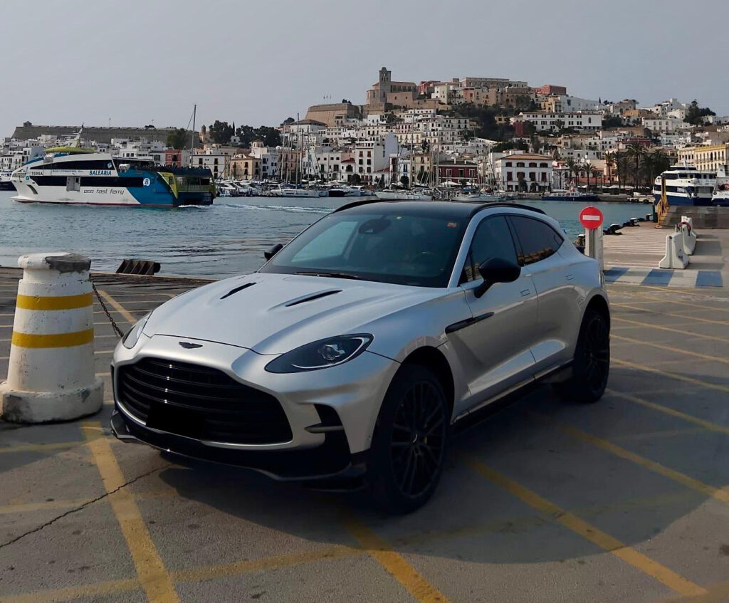 AstonMartinDBXSilver3