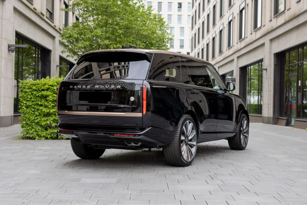 Range Rover SV Rear
