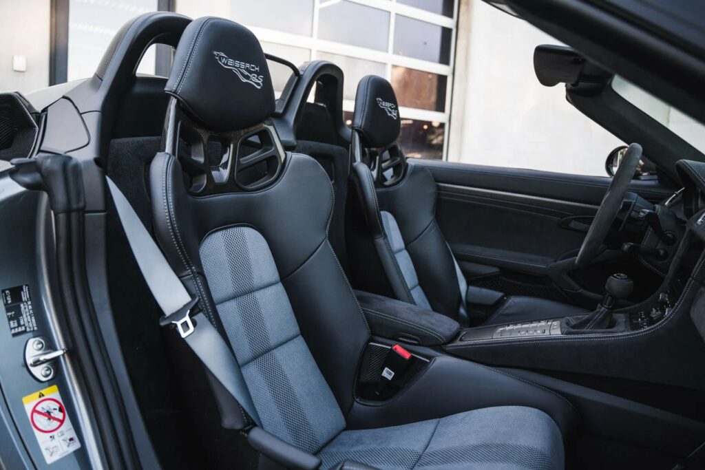 Porsche 718 Spyder RS Interior