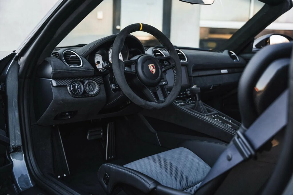 Porsche 718 Spyder RS Interior 3