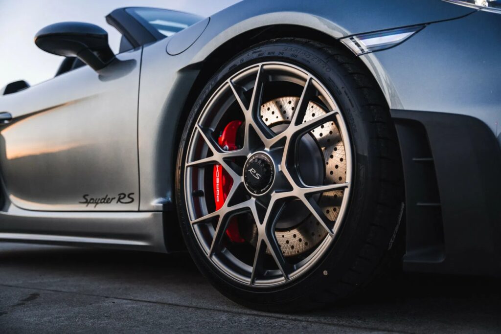 Porsche 718 Spyder RS Side 2