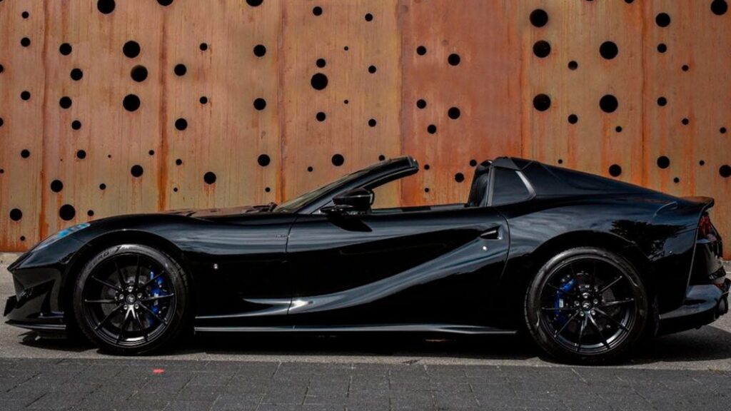 imgi_55_Ferrari-812-GTS-Black-Side-2