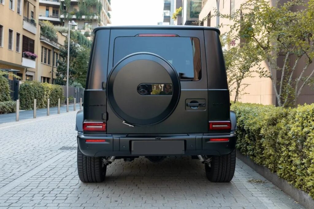 imgi_54_Mercedes-Benz-G63-AMG-2025-Rear