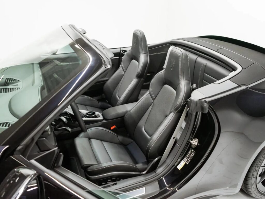 Porsche 911 Carrera Convertible 992.2 Interior Black 4