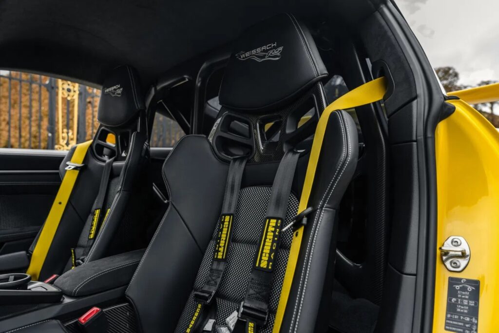 imgi_64_Porsche-992-GT3-RS-Yellow-Interior-2