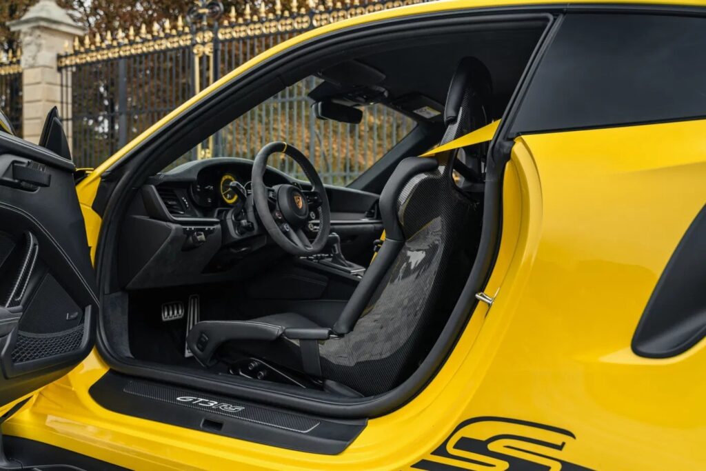 imgi_65_Porsche-992-GT3-RS-Yellow-Interior-3