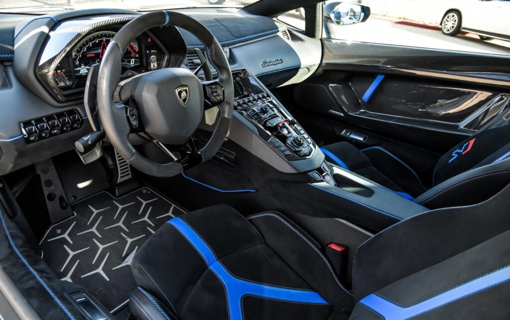 Lamborghini Aventador SVJ Interior