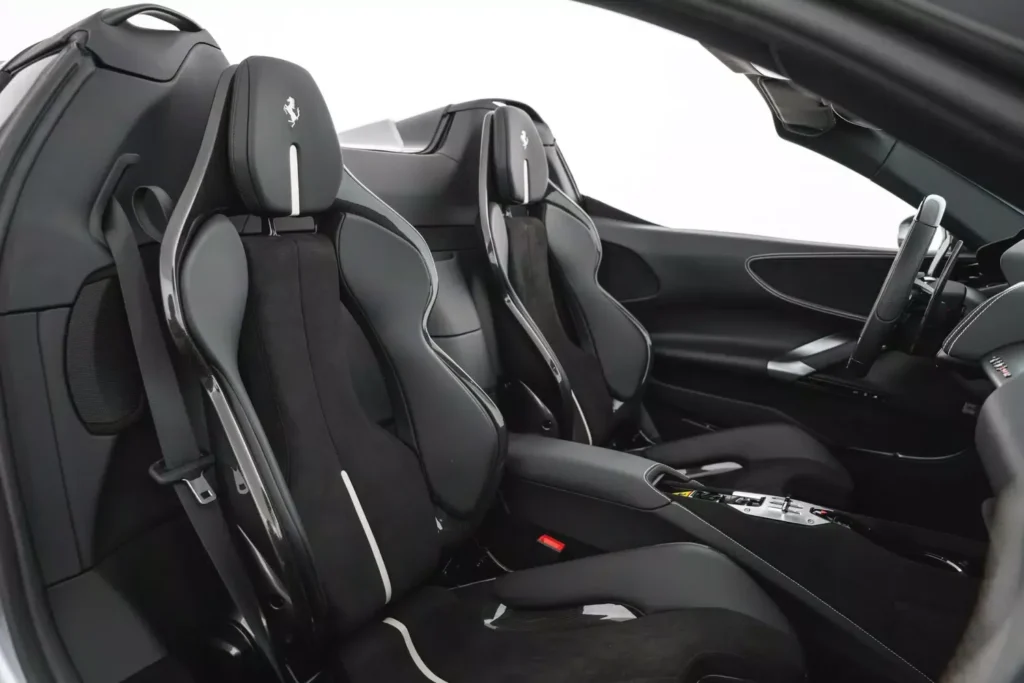 imgi_64_Ferrari-SF90-Silver-Interior-7