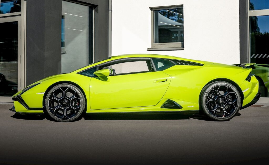 Lamborghini Huracan Tecnica Green Side